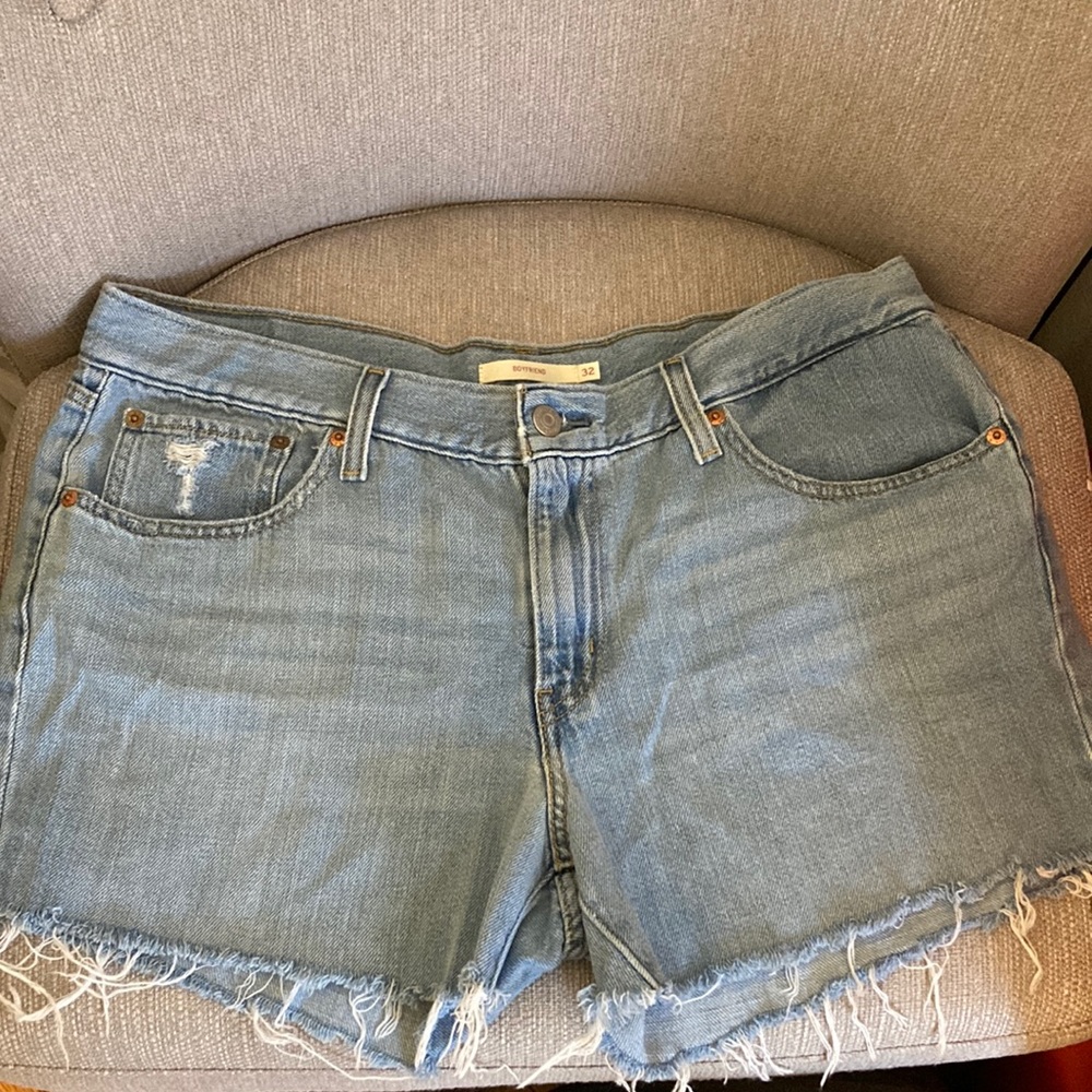 Levi’s Boyfriend Shorts Size 32